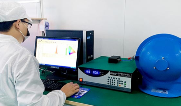 光電檢測系統可以通過工控機連接機器人視覺系統，實現對物體的精確探測和定位，為機器人提供精確的控制信息。